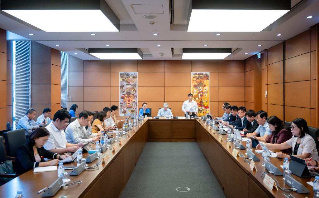Quang cảnh thảo luận Tổ