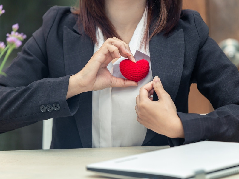 Sử dụng dầu mè thường xuyên giúp giảm nguy cơ đột quỵ, nhồi máu cơ tim (Ảnh minh họa)