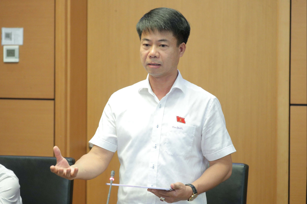 Đại biểu Hoàng Quốc Khánh - Đoàn ĐBQH tỉnh Lai Châu phát biểu