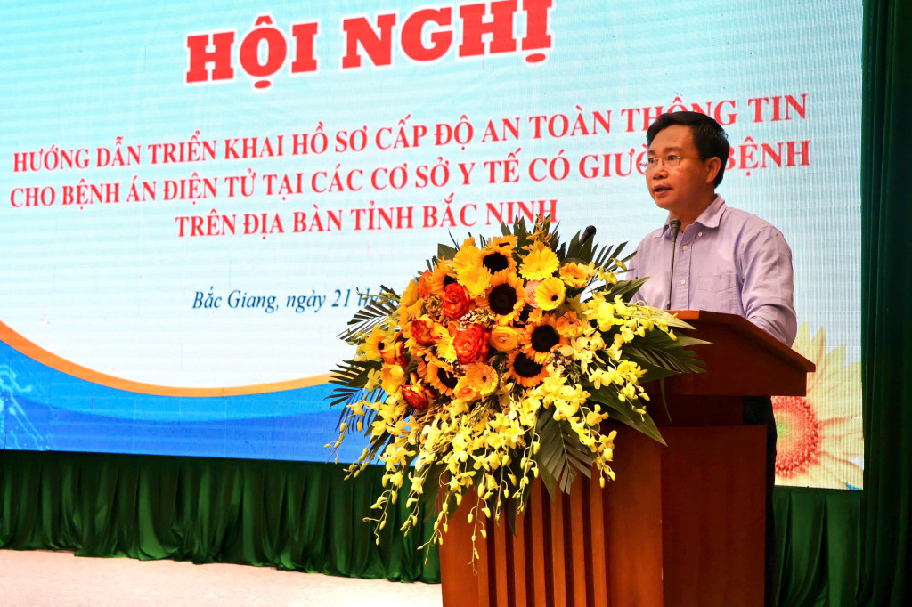 Đồng chí Đào Khắc Hùng – Phó Giám đốc Sở Y tế phát biểu tại Hội nghị