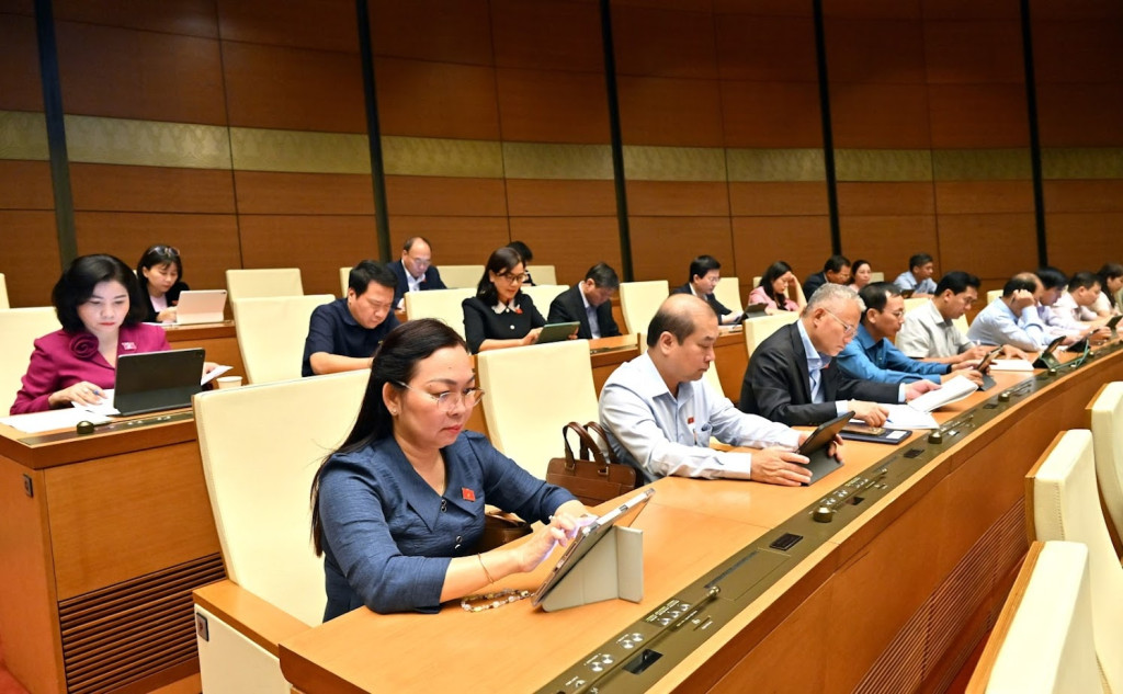 Các đại biểu Quốc hội tham dự phiên họp
