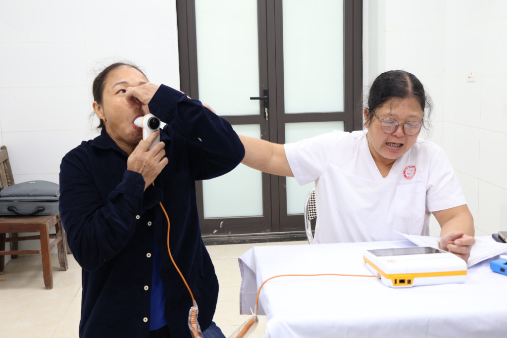 Người lao động được đo chức năng hô hấp
