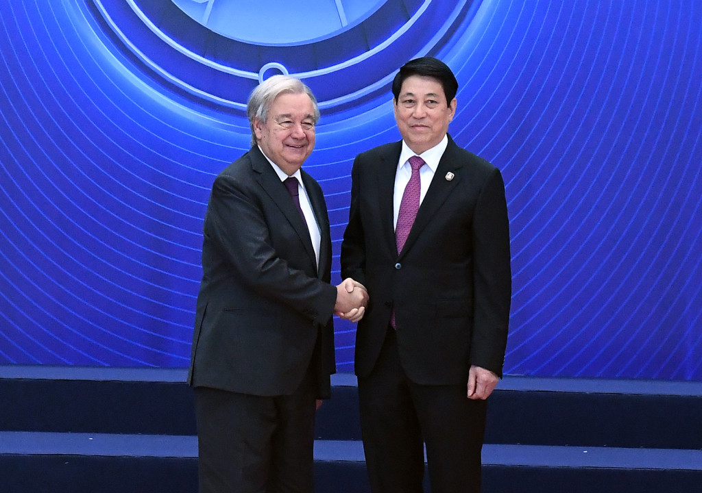 Chủ tịch nước Lương Cường và Tổng Thư ký Liên Hợp Quốc Antonio Guterres tại Lễ mở ký Công ước Hà Nội