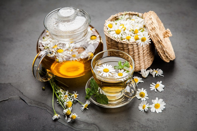 Trà hoa cúc hỗ trợ hệ tiêu hóa khỏe mạnh (Ảnh minh họa)