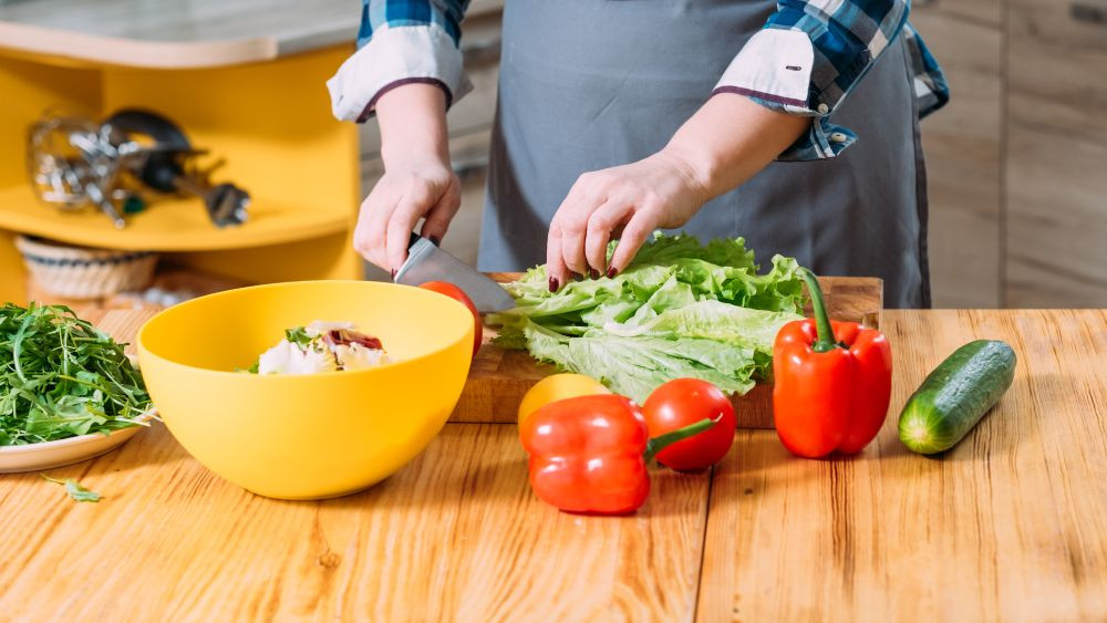 Chế biến rau với lượng nước và dầu hợp lý để giữ lại khoáng chất cần thiết (Ảnh minh họa)
