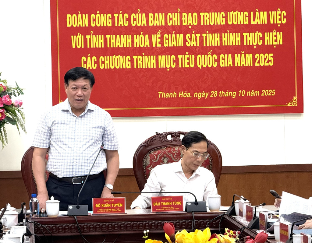 Thứ trưởng Bộ Y tế Đỗ Xuân Tuyên, Ủy viên Ban Chỉ đạo Trung ương phát biểu tại buổi làm việc