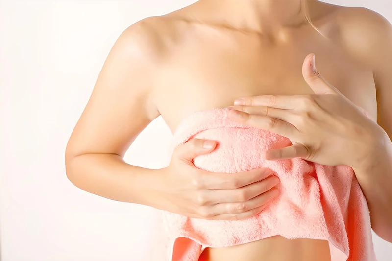 Nấm Candida có thể lây từ miệng trẻ sang mẹ (Ảnh minh họa)