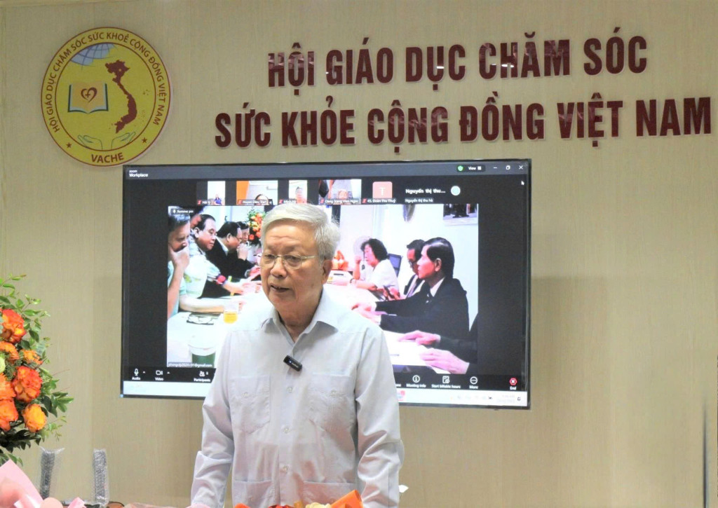 Ông Nguyễn Hồng Quân, Chủ tịch Hội GDCSSKCĐ Việt Nam phát biểu giao nhiệm vụ cho tân Viện trưởng