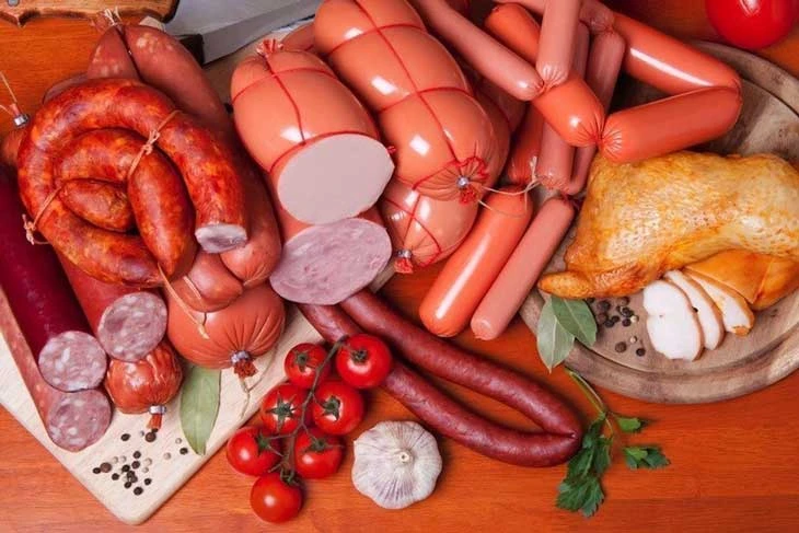 Hạn chế ăn thực phẩm chế biến sẵn (Ảnh minh họa)