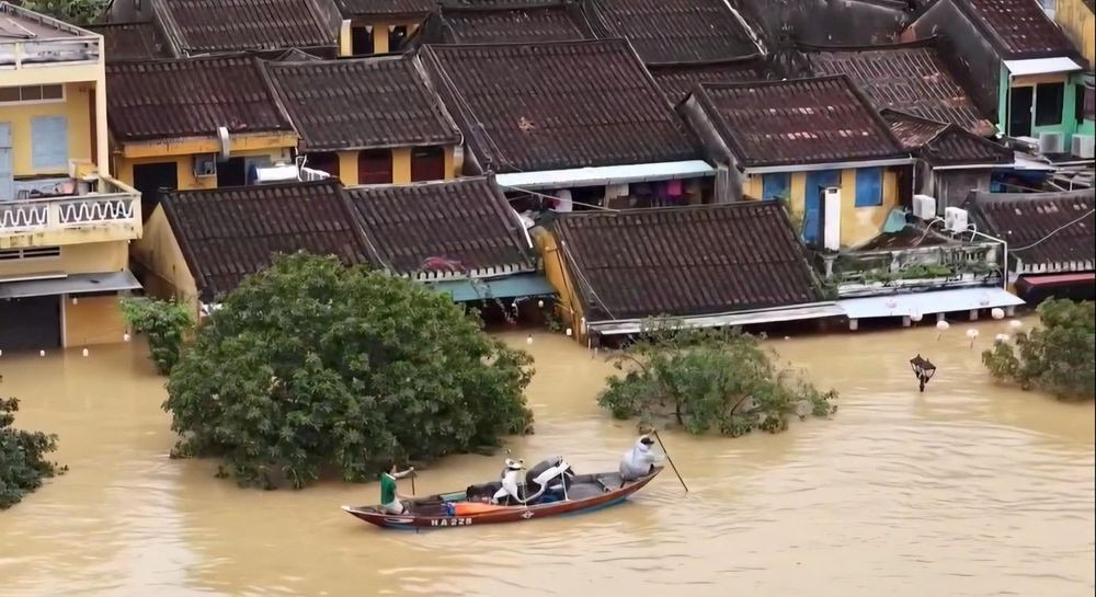 Phố cổ Hội An ngập sâu