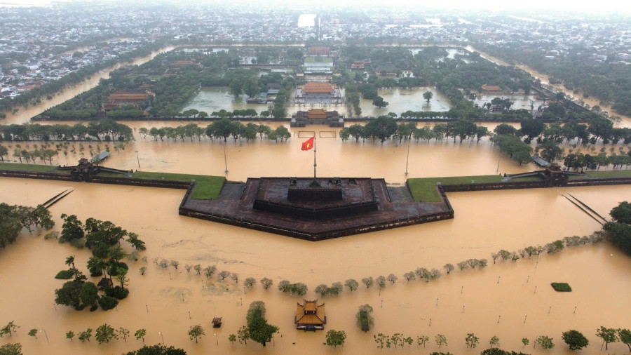 Di tích Kinh thành Huế bị ngập trong nước lũ