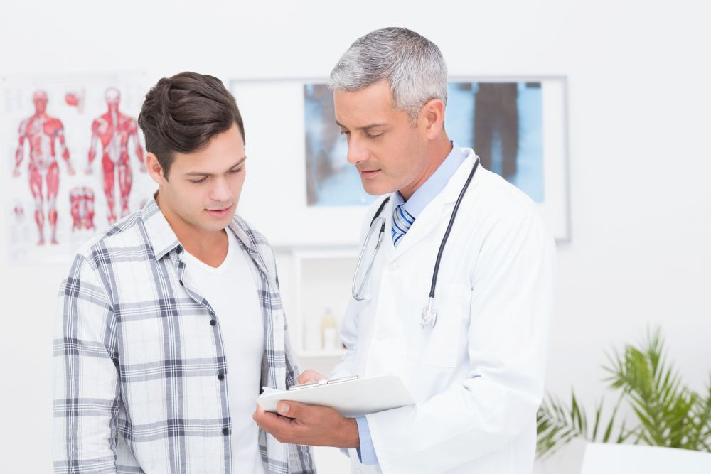 Nếu có dấu hiệu bất thường hãy đến gặp bác sĩ chuyên khoa để thăm khám (Ảnh minh họa)
