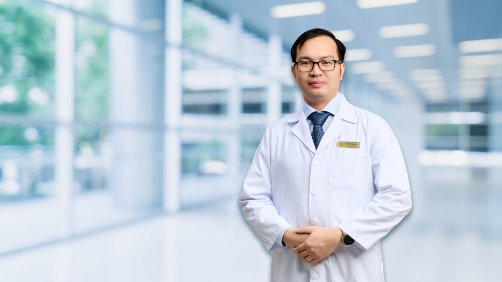 Bác sĩ Võ Tá Sơn, phụ trách nhóm can thiệp cho 5 thai nhi nhiễm Parvovirus B19