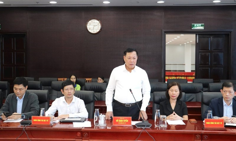 Thứ trưởng Đỗ Xuân Tuyên tại buổi làm việc với ãnh đạo thành phố Đà Nẵng về công tác xử lý môi trường, phòng, chống dịch bệnh sau mưa lũ (Nguồn: Bộ Y tế)