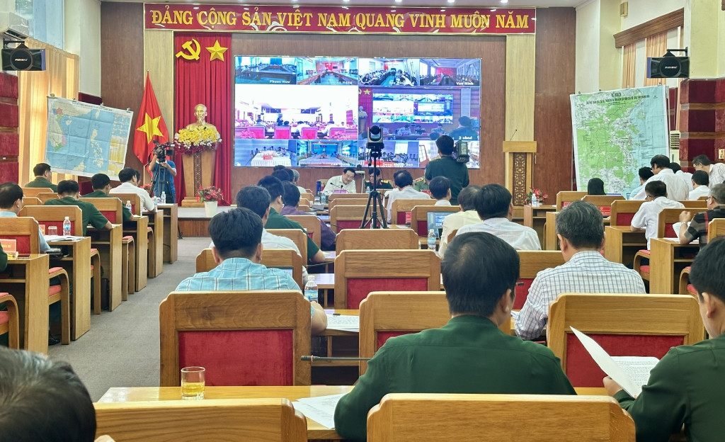 Toàn cảnh cuộc họp Ban Chỉ huy Phòng thủ dân sự tỉnh Khánh Hòa  chống bão Kalmaegi (Ảnh: Thanh Huy)