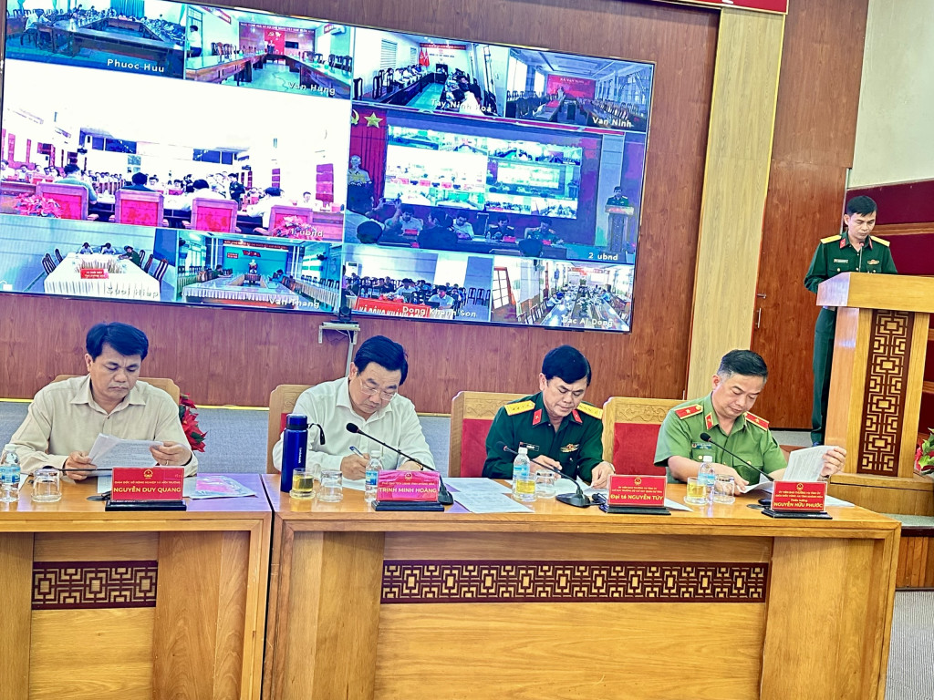 Ban Chỉ huy Phòng thủ dân sự tỉnh Khánh Hòa chủ trì cuộc họp chống bão Kalmaegi (Ảnh: Thanh Huy)