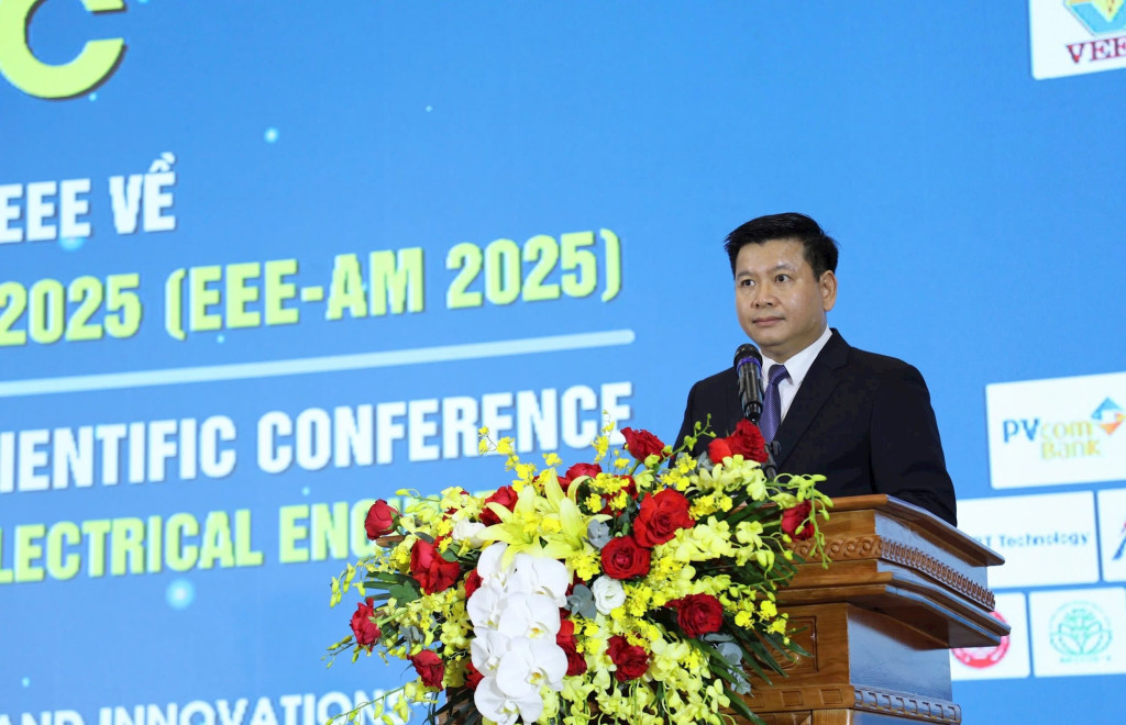 Hiệu trưởng Trường Đại học Điện lực, PGS.TS.Đinh Văn Châu phát biểu khai mạc hội thảo