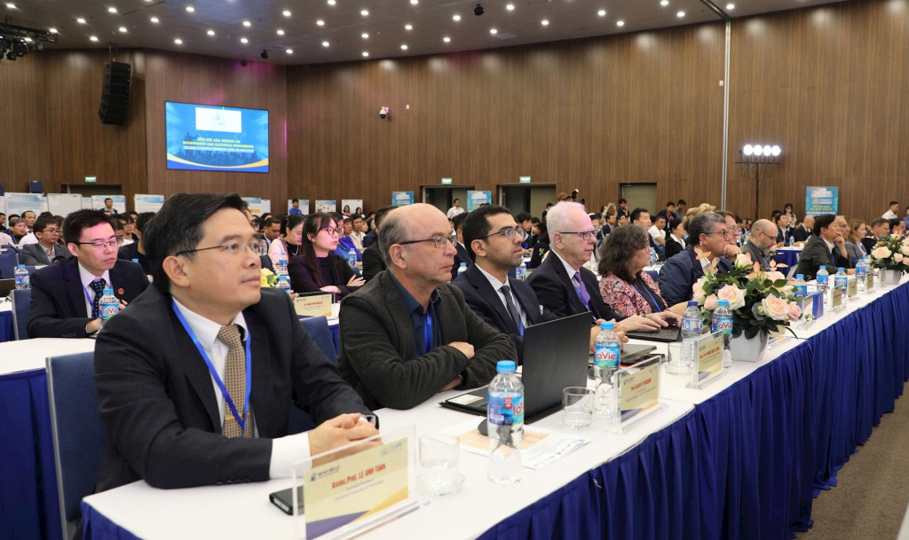 Các đại biểu tham dự hội thảo
