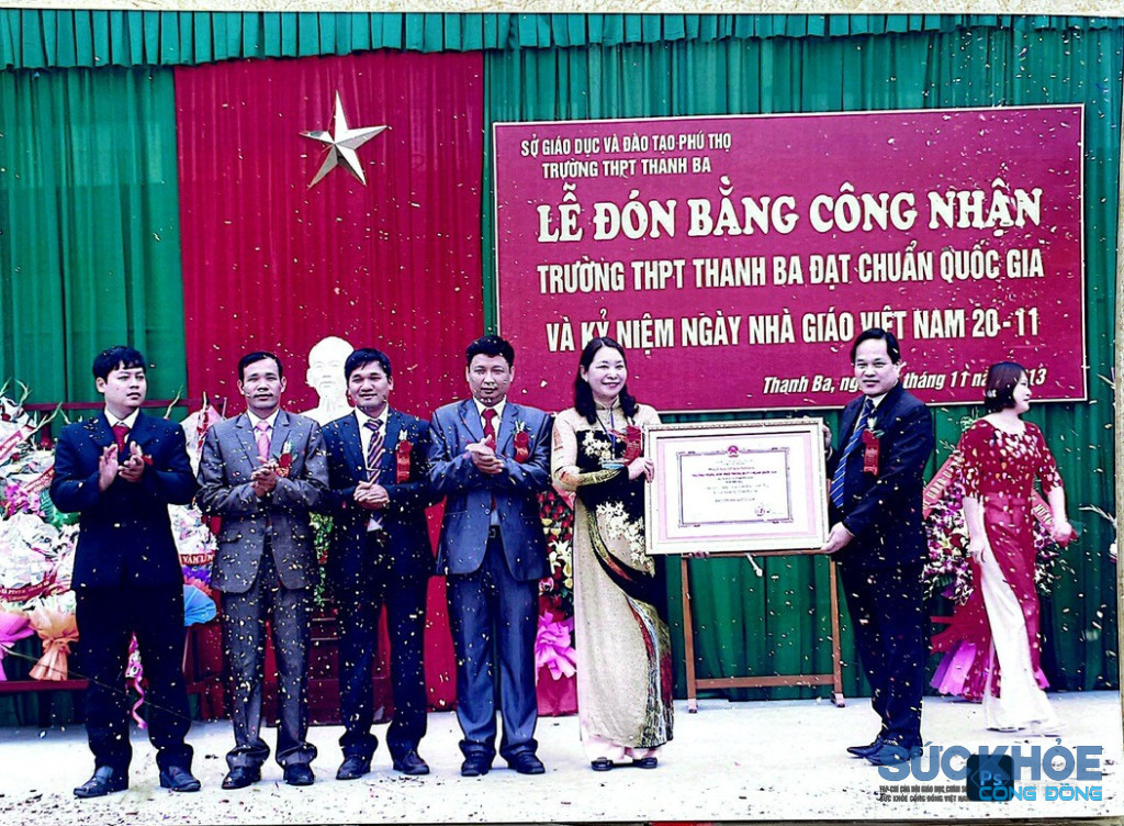 Lễ đón Bằng công nhận trường THPT Thanh Ba đạt chuẩn Quốc gia năm 2013