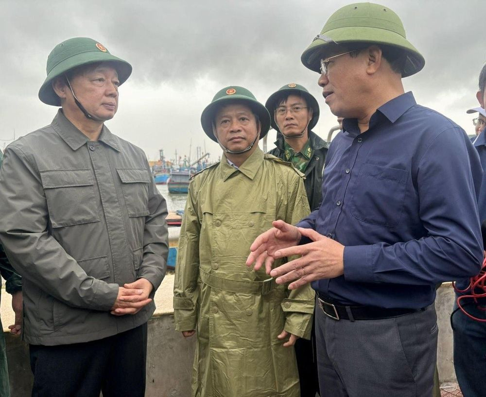 Phó Thủ tướng Trần Hồng Hà kiểm tra công tác ứng phó bão số 13 tại Gia Lai ( Ảnh: Đức Hồ)