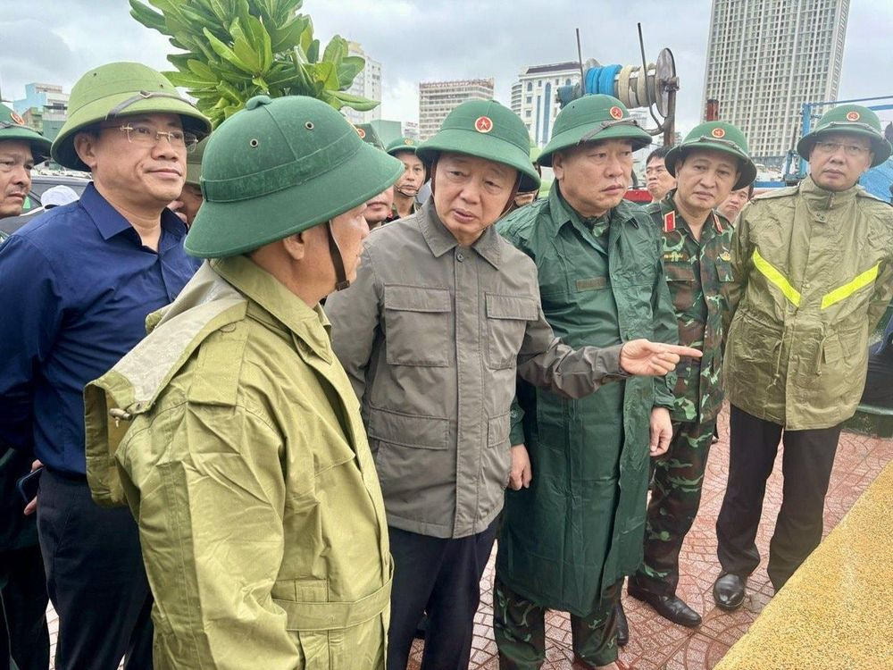 Phó Thủ tướng Trần Hồng Hà ghi nhận và đánh giá cao sự chủ động, quyết liệt của tỉnh Gia Lai trong công tác ứng phó bão (Ảnh: Đức Hồ)