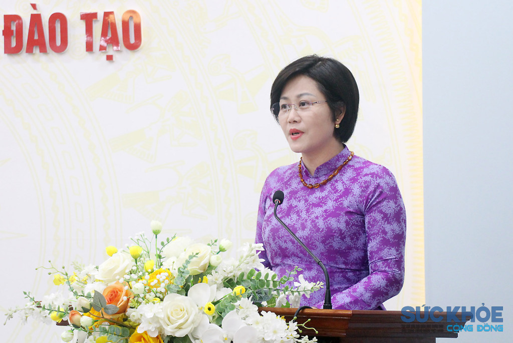 Phó Bí thư Đảng ủy UBND tỉnh Đỗ Thị Ngọc Ánh phát biểu tại buổi lễ