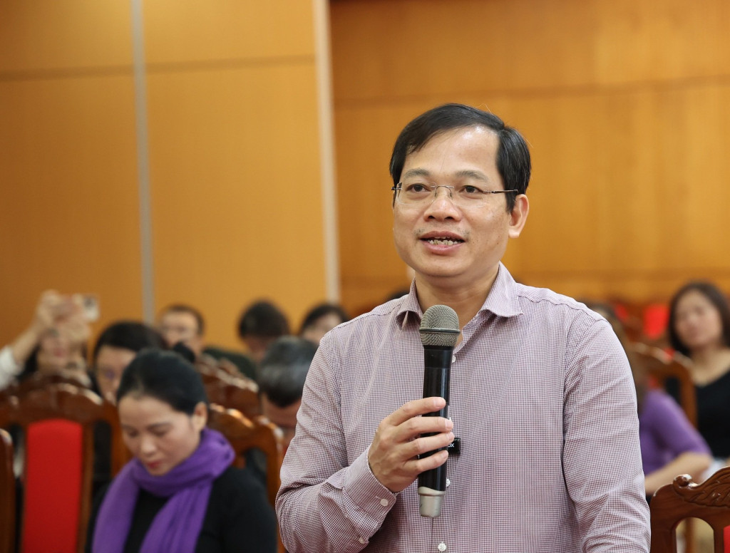 Ông Phí Văn Kiên: Một điểm mới trong dự thảo là bổ sung quy định, chính sách liên quan đến mở rộng phạm vi và đối tượng trong Chương trình tiêm chủng mở rộng quốc gia (Ảnh: VGP)