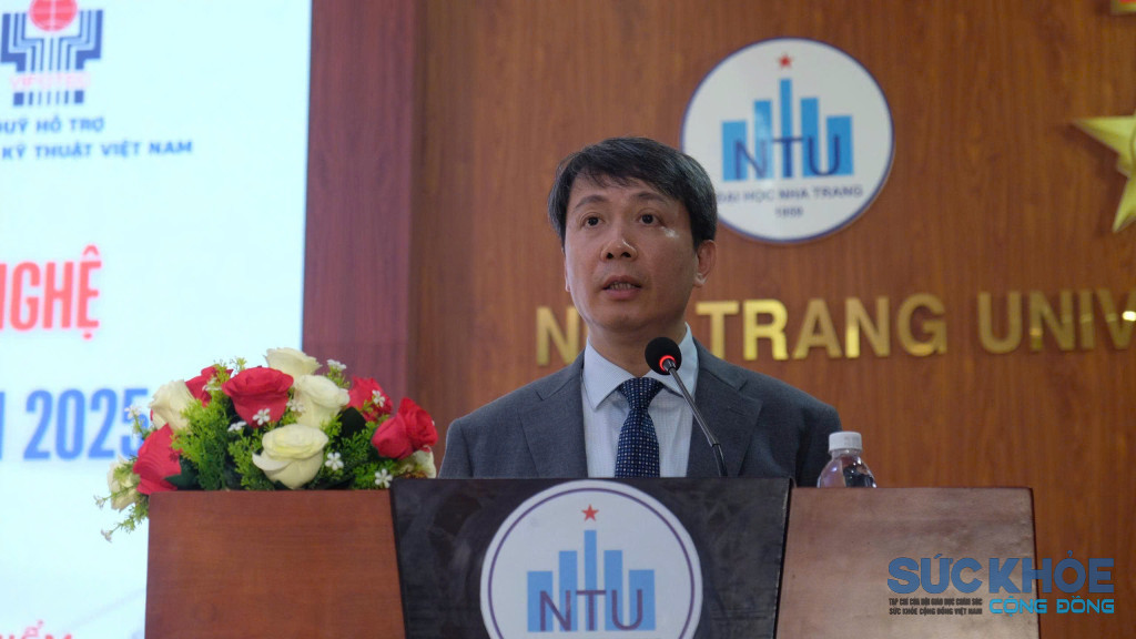 Phó Giáo sư, Tiến sĩ Phạm Quang Hưng, Cục trưởng Cục Khoa học, Công nghệ và Thông tin (Bộ Giáo dục và Đào tạo) phát biểu tại Lễ trao giải (Ảnh: Thanh Huy)