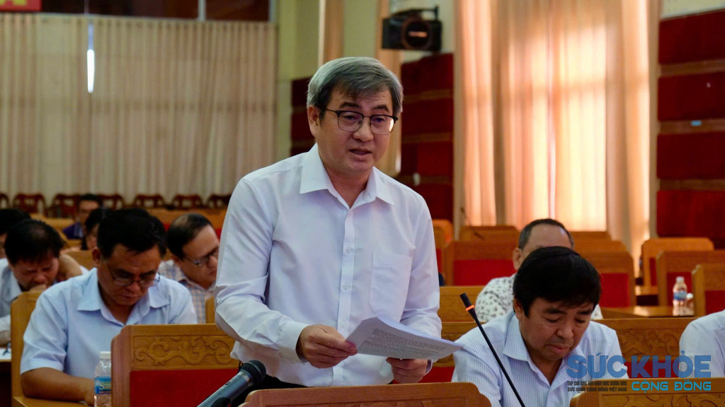Ông Võ Văn Công, Phó Giám đốc Sở Nông nghiệp Môi trường  báo cáo tình hình dịch bệnh trên địa bàn tỉnh (Ảnh: Thanh Huy)