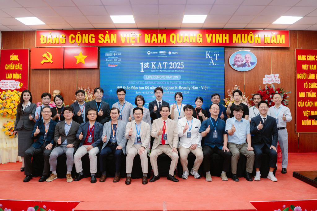 Các bác sĩ, chuyên gia thẩm mỹ hàng đầu Hàn Quốc tham dự Hội thảo K.A.T 2025 tổ chức tại bệnh viện Lê Văn Thịnh (Ảnh: BTC)