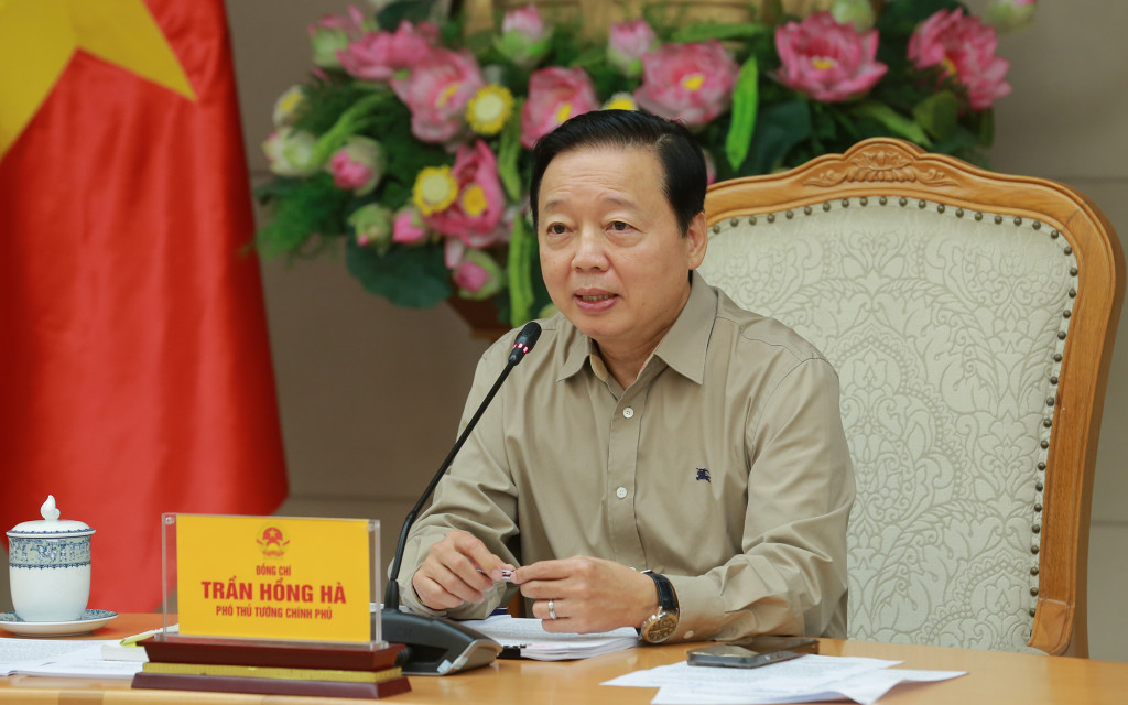 Phó Thủ tướng Trần Hồng Hà chủ trì cuộc họp nghe báo cáo về kế hoạch hành động quốc gia khắc phục ô nhiễm lưu vực sông, môi trường không khí (Ảnh: VGP/Minh Khôi)