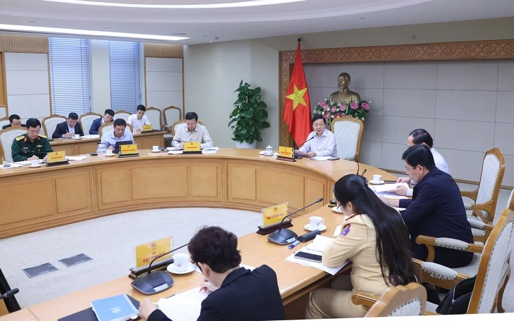 Phó thủ tướng Trần Hồng Hà chủ trì cuộc họp (Ảnh: VGP)