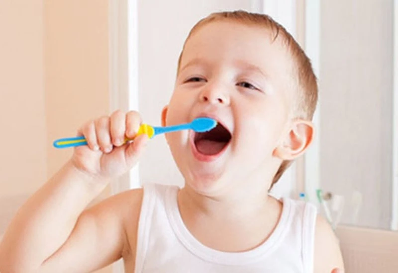 Chăm sóc răng miệng từ nhỏ (Ảnh minh họa)