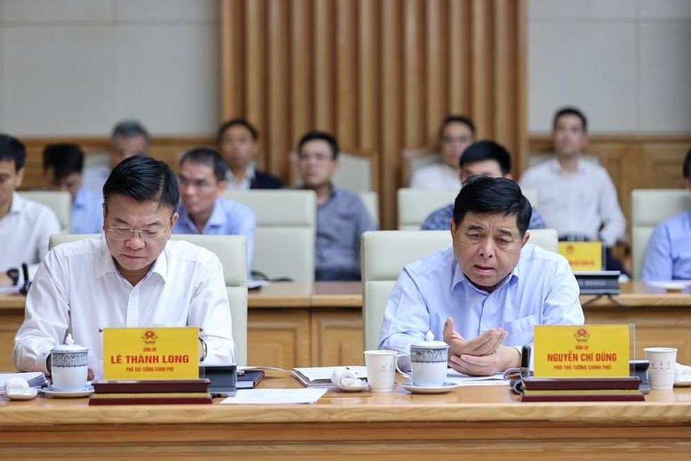 Phó Thủ tướng Lê Thành Long, Phó Thủ tướng Nguyễn Chí Dũng dự hội nghị (Ảnh: VGP/Nhật Bắc)