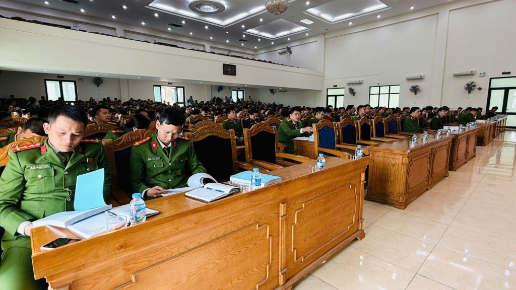 Các bộ chiến sĩ tham gia buổi tập huấn 