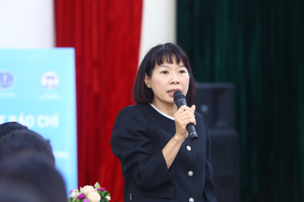à Hoàng Hồng Mai, Phó Trưởng Phụ trách Văn phòng Chương trình Tiêm chủng quốc gia chia sẻ thông tin về Chương trình Tiêm chủng mở rộng trong sáng ngày 14/11/2025 (Ảnh: VPG)