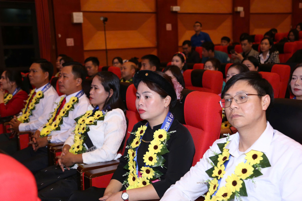 Các thầy cô giáo tiêu biểu tham dự buổi lễ tuyên dương