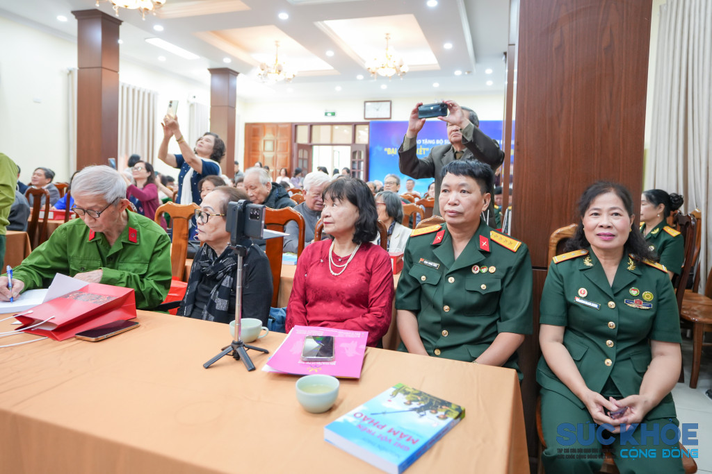 Các đại biểu tham dự chương trình ()
