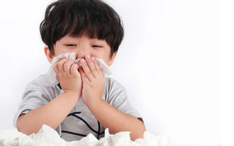 Trẻ em dễ mắc bệnh hơn do hệ miễn dịch chưa hoàn thiện (Ảnh minh họa)