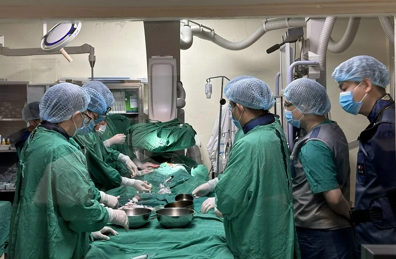 Lần đầu tiên kỹ thuật thay van động mạch chủ qua da được thực hiện tại Bệnh viện Đa khoa tỉnh Thanh Hóa
