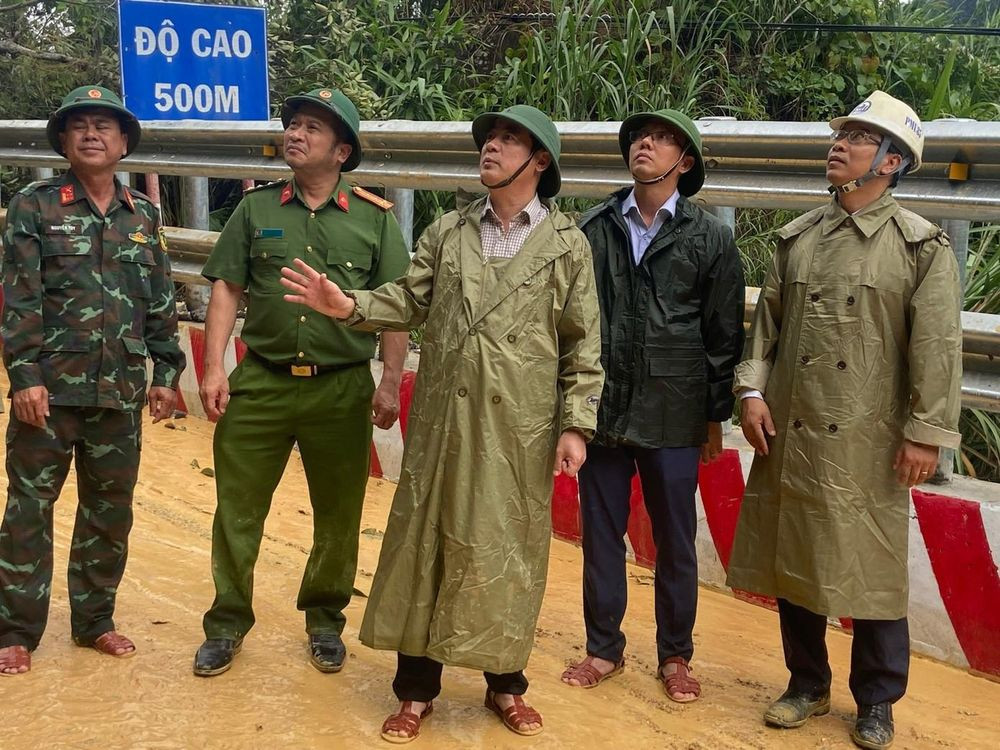 Bí thư Tỉnh ủy Khánh Hòa chỉ đạo tại hiện trường vụ sạt lở