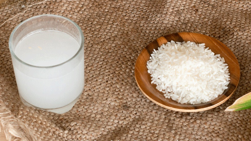 Giấm gạo tự làm không chứa chất bảo quản và có hương vị tự nhiên (Ảnh minh họa)