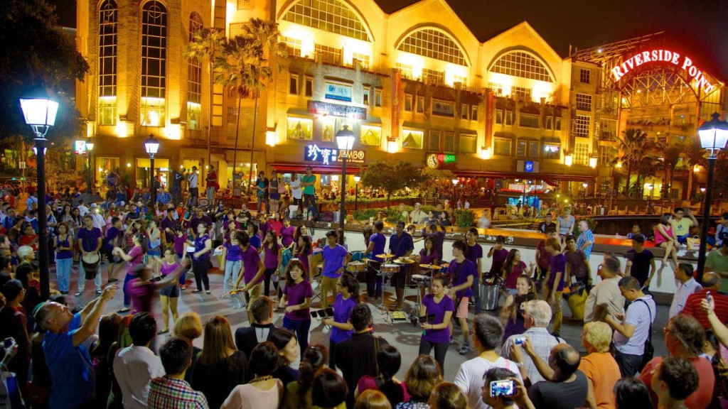 Clarke Quay (Singapore) là biểu tượng nightlife tiêu biểu cho “tuyến phố 3 ca - dòng tiền 3 tầng”