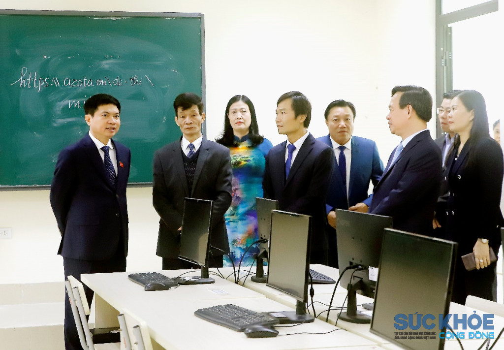 Bí thư Tỉnh ủy Trương Quốc Huy thăm cơ sở vật chất Trường THPT Chuyên Hùng Vương