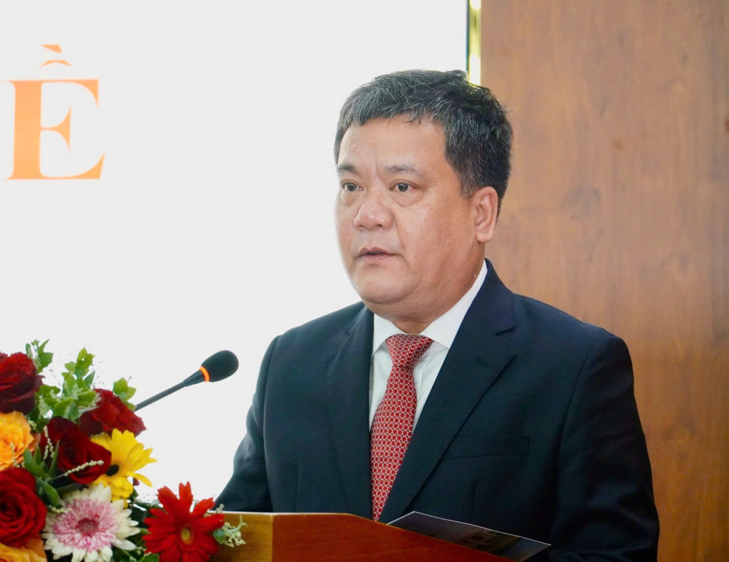 Tân Chủ tịch Ủy ban nhân dân tình Khánh Hòa - Trần Phong phát biểu nhận nhiệm vụ mới (Ảnh: Thanh Huy)