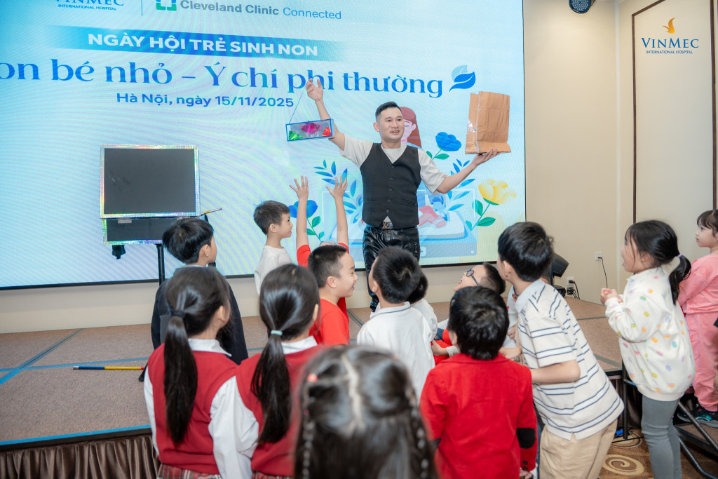 Hình ảnh các bé vui chơi tham gia hoạt động tại Ngày hội trẻ sinh non