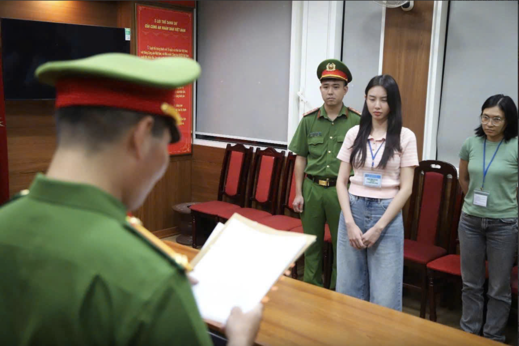 Hoa hậu Nguyễn Thúc Thuỳ Tiên tại cơ quan điều tra