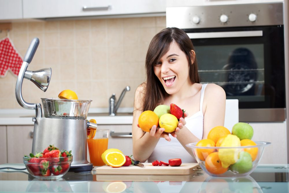 Ăn trái cây trước bữa chính giúp kiểm soát lượng calo nạp vào cơ thể (Ảnh minh họa)
