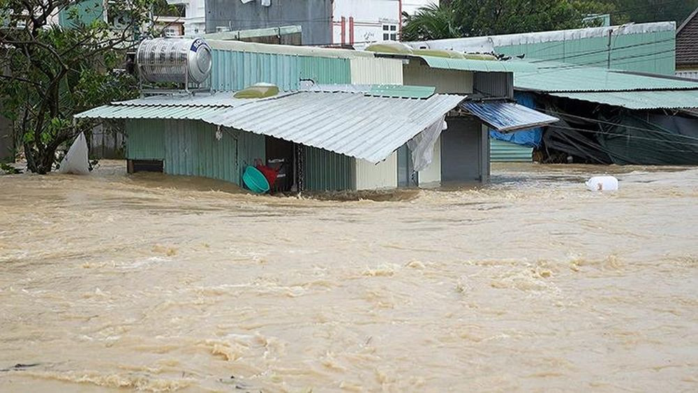 Tại phường Quy Nhơn Bắc và xã Tuy Phước, tỉnh Gia Lai nhiều nhà dân bị ngập lụt từ 1,5 - 3m (Ảnh: Sỹ Thắng)