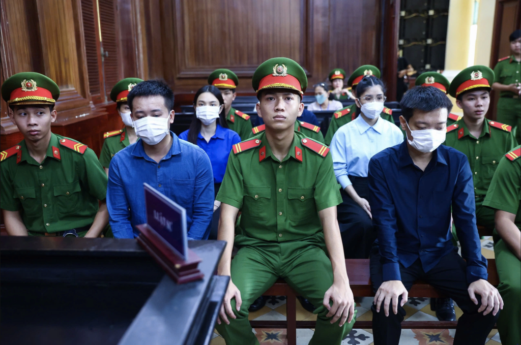 Các bị cáo trước giờ tuyên án (Ảnh: Quỳnh Trần)
